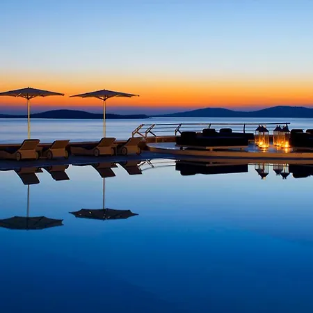 Luxury Aqua Retreat Villa *